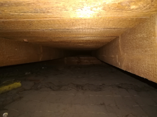 Ungedämmtes Kaltdach, leere Gefache