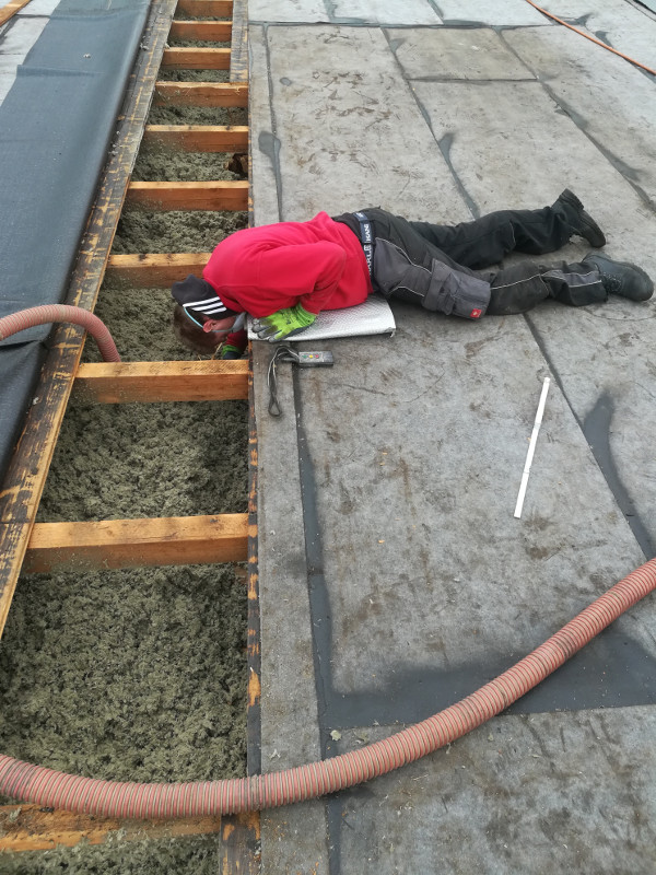 Kaltdach bleibt in seiner Funktion nach der Einblasdämmung erhalten