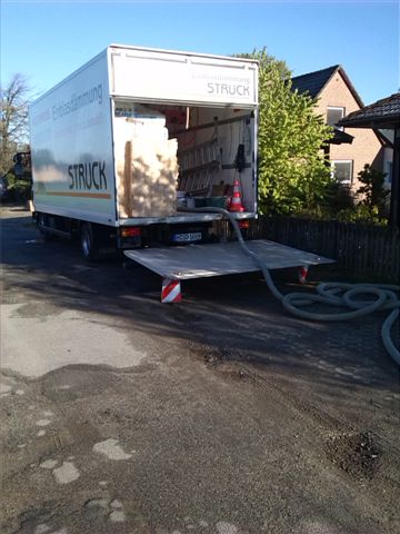 Einblasdämm LKW in Steinwedel