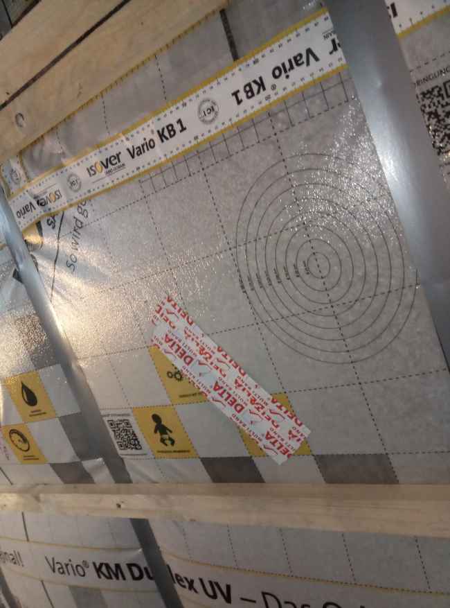 Folie nach Zellulosedämmung verschlossen