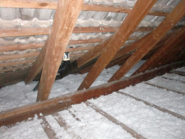 Gauben wurden in Rosengarten im Aufblasdämmverfahren isoliert