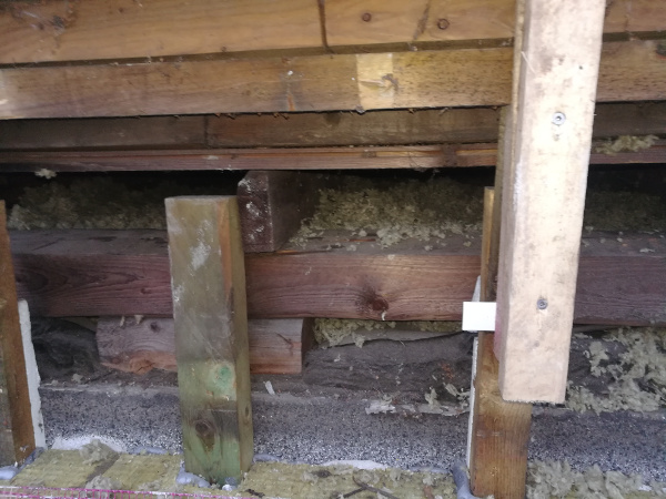 Randbereich Flachdach nach Einblasdämmung