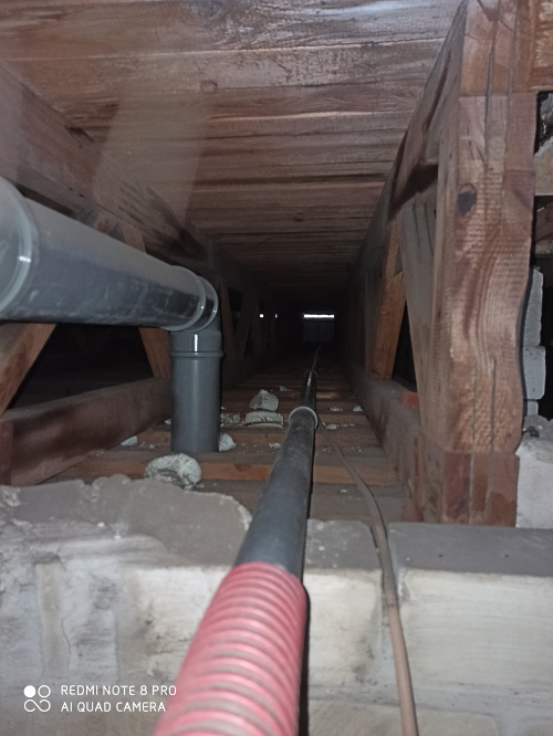 Fugenlose nachträgliche Dämmung für die Decke des Kühlraums